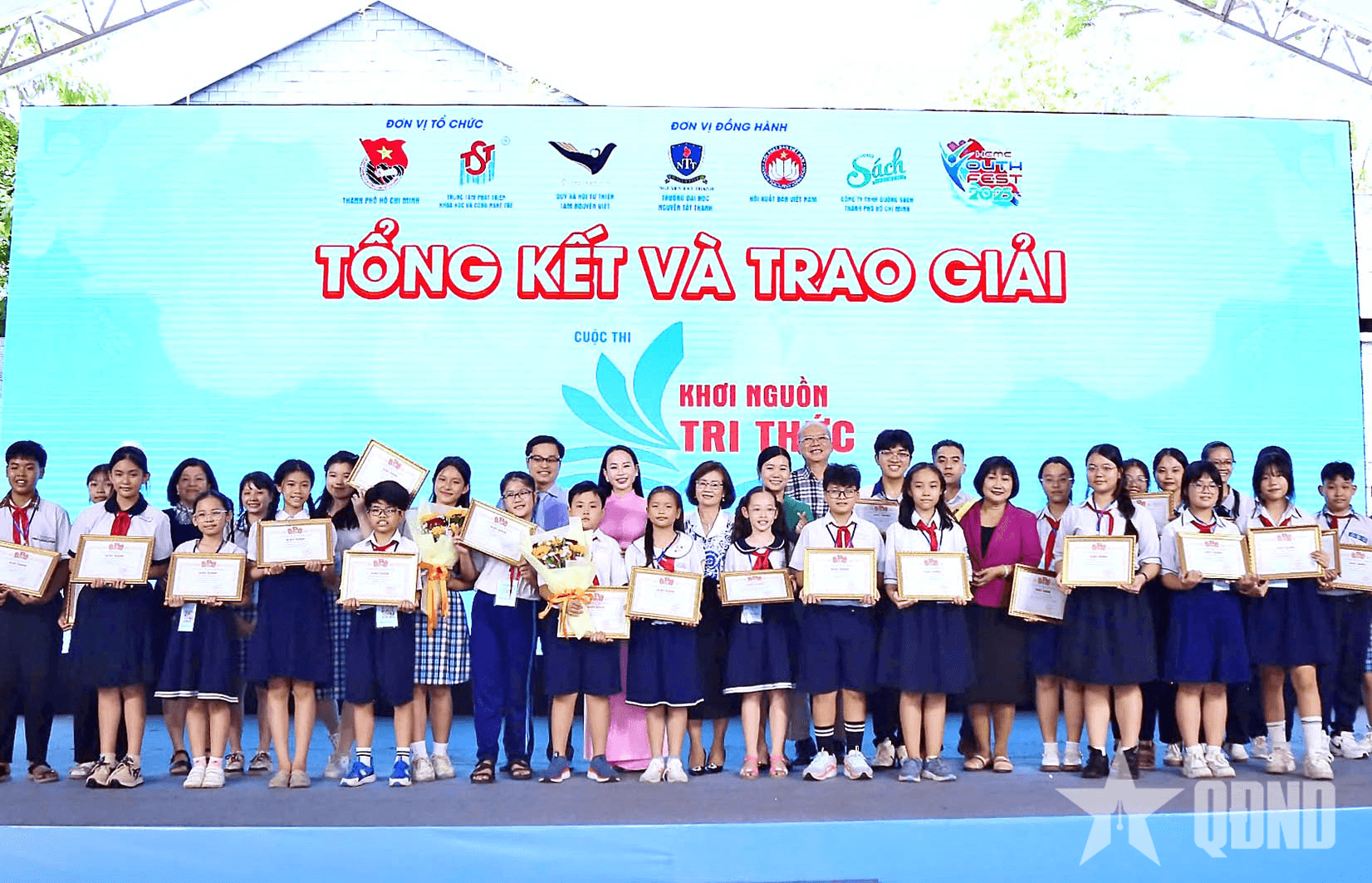Sôi động vòng chung kết “Khơi nguồn tri thức”