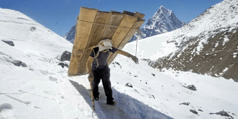 Máy bay không người lái sẽ giao hàng trên đỉnh Everest