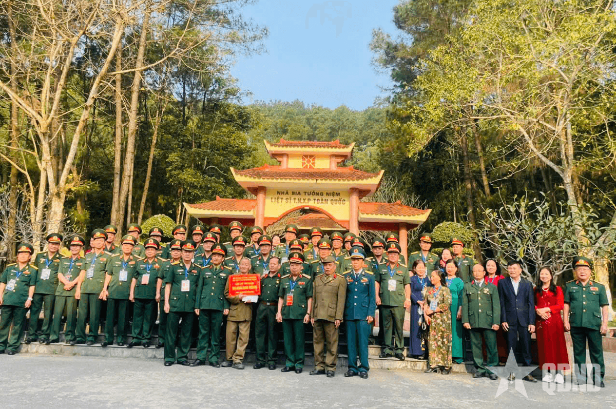 Đoàn đại biểu Cựu chiến binh Quân đoàn 2 thăm lại chiến trường xưa