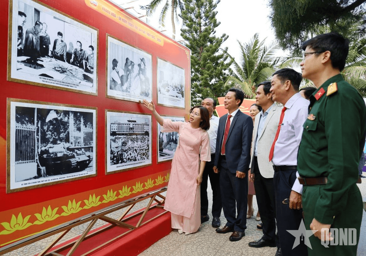 Khai mạc triển lãm ảnh “Khánh Hòa - 50 năm thành tựu và phát triển”