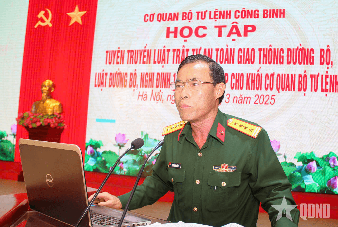 Bộ tư lệnh Binh chủng Công binh nâng cao kiến thức an toàn giao thông cho quân nhân