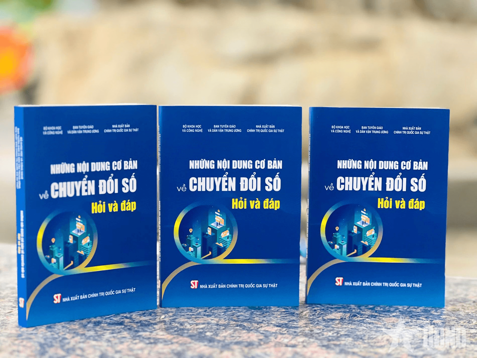 Xuất bản sách hỏi đáp về chuyển đổi số