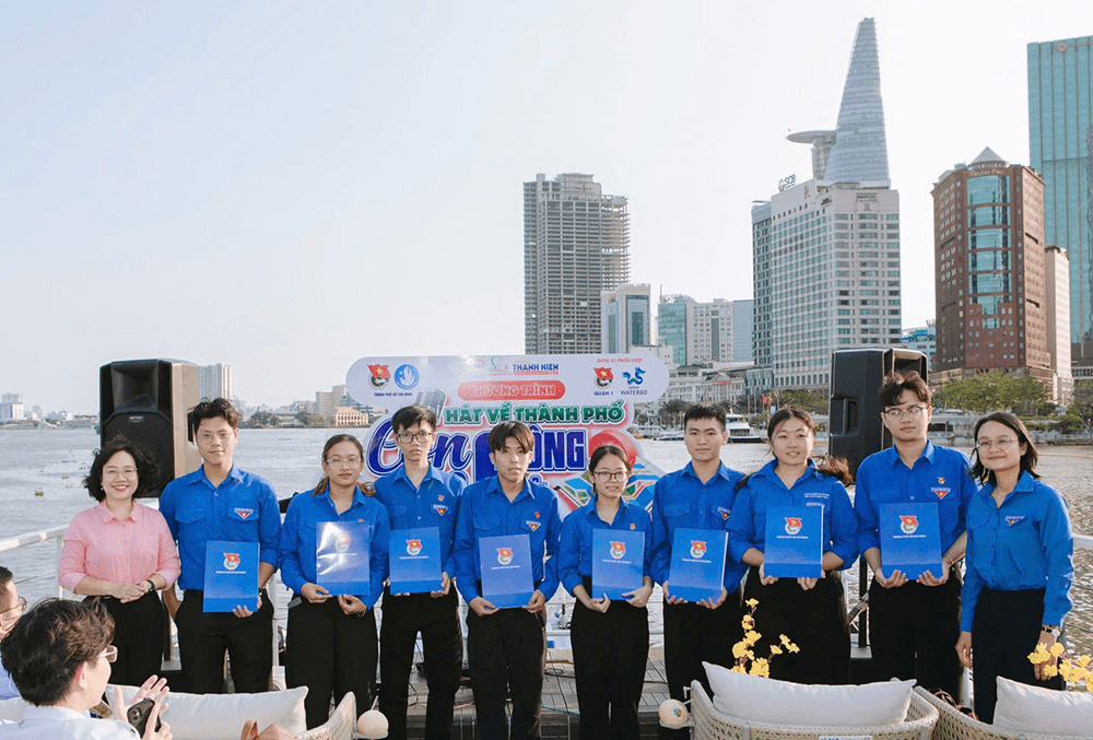 Hát về thành phố từ con sông lịch sử