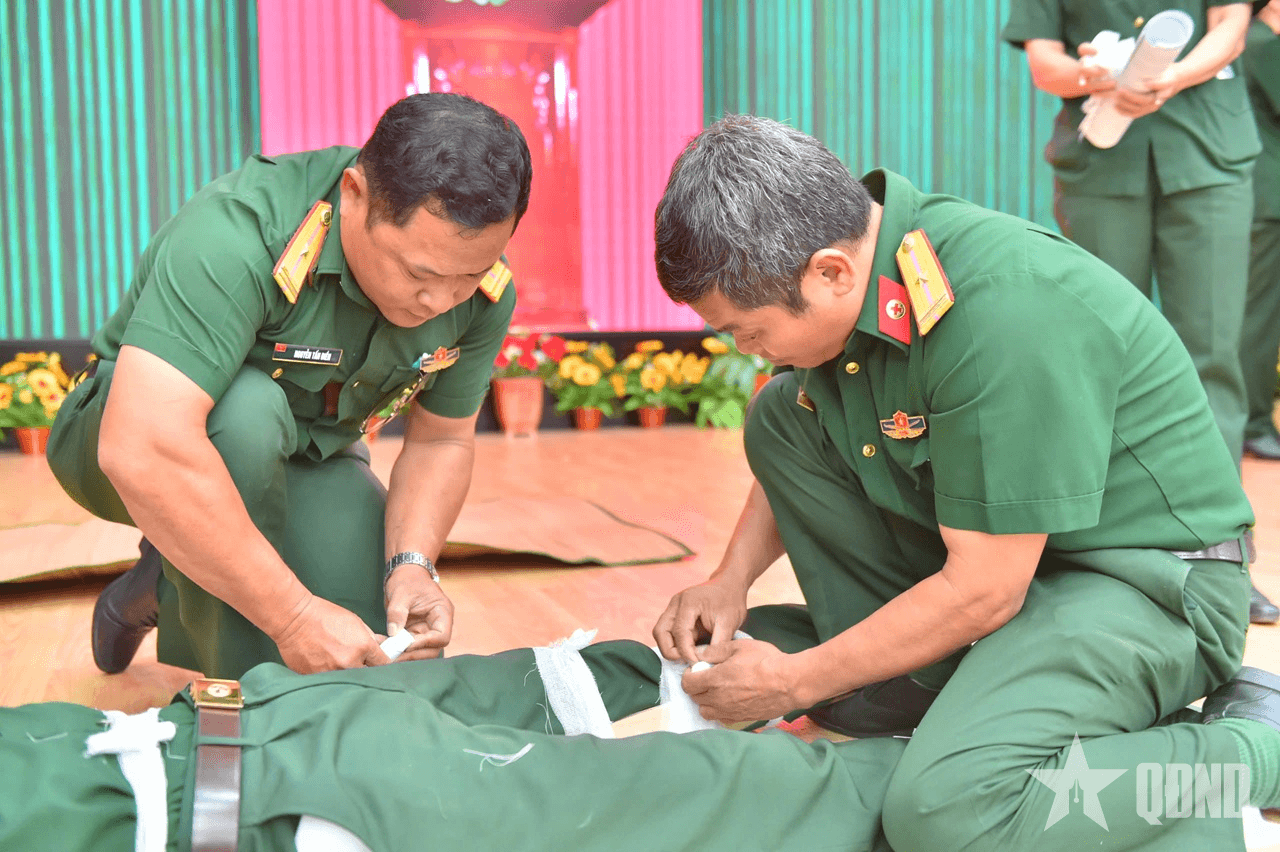 Quân khu 9: Thi kiểm tra tay nghề nâng bậc ngành y - dược năm 2025