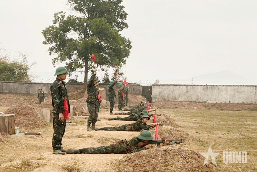 Hoa điểm giỏi khoe sắc thao trường Trung đoàn 95