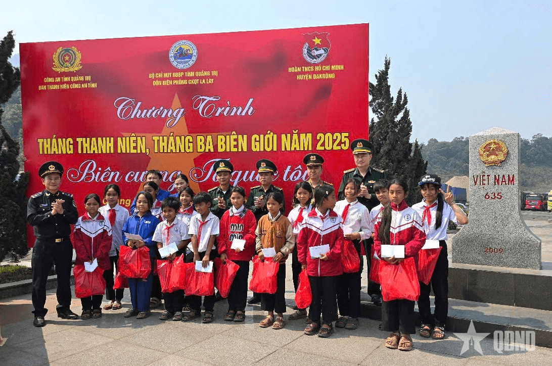 Tháng Ba biên giới bên cột mốc biên cương