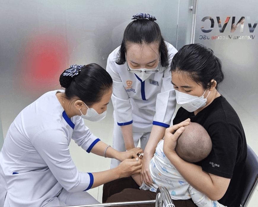 Hà Nội tăng tốc chiến dịch tiêm vaccine phòng sởi