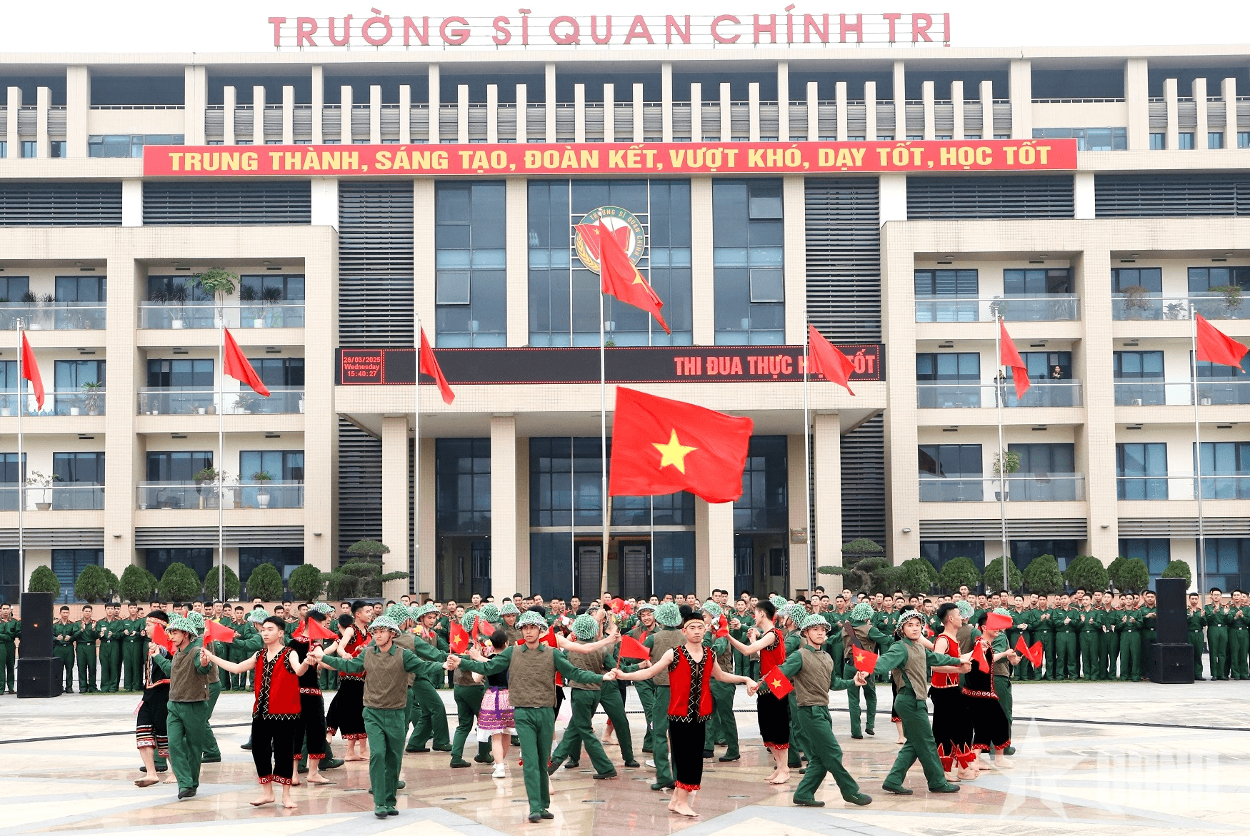 Trường Sĩ quan Chính trị tổ chức Liên hoan nhóm nhảy học viên lần thứ I