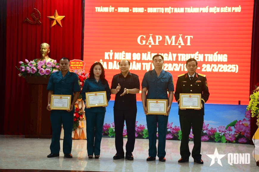 Điện Biên: Gặp mặt kỷ niệm 90 năm Ngày truyền thống Dân quân tự vệ