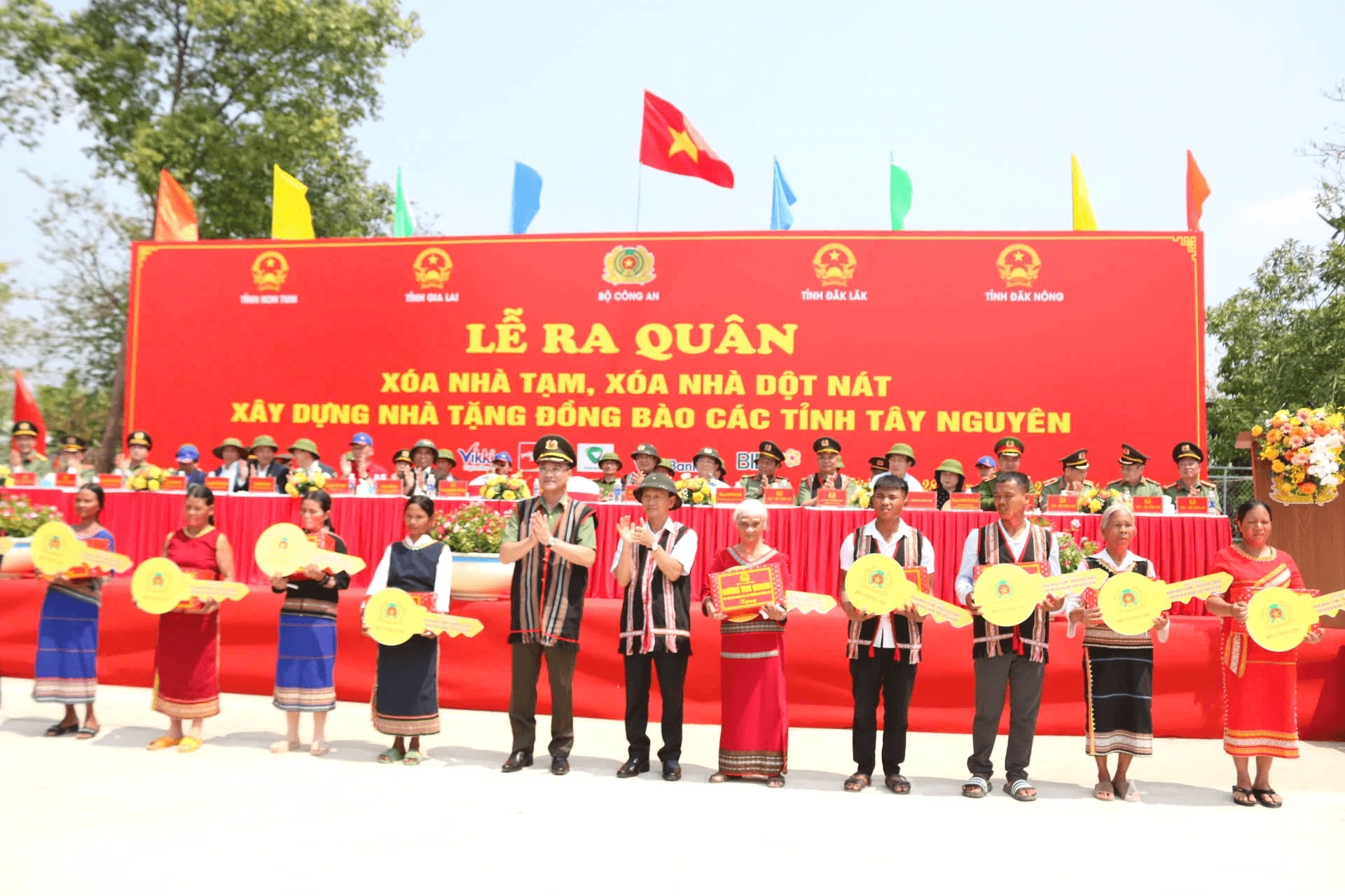 Bộ Công an huy động kinh phí xây dựng hàng nghìn căn nhà tặng đồng bào các dân tộc Tây Nguyên
