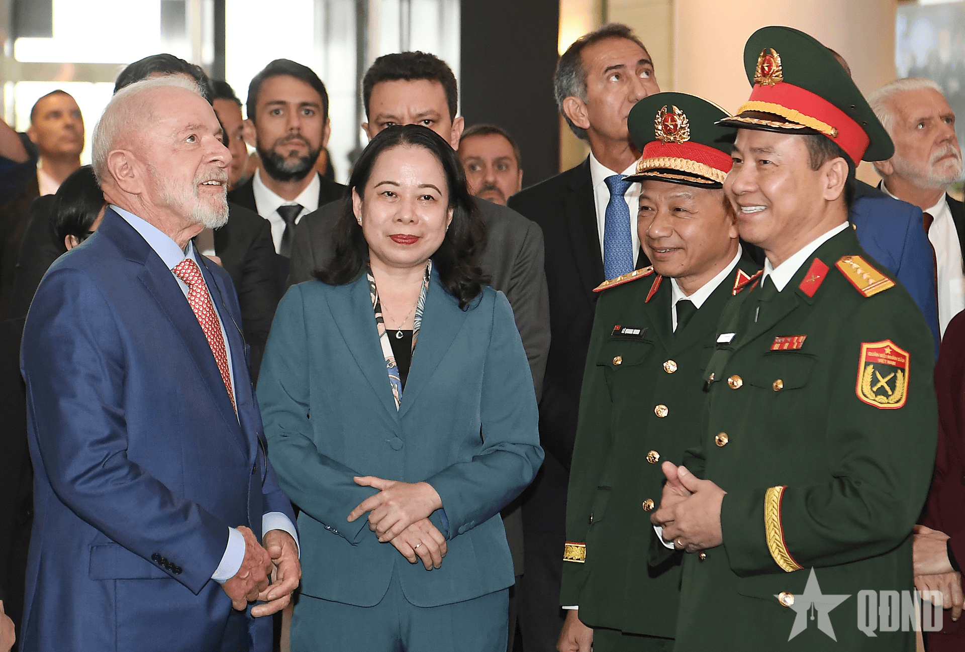 Tổng thống Brazil Luiz Inácio Lula da Silva tham quan Bảo tàng Lịch sử Quân sự Việt Nam