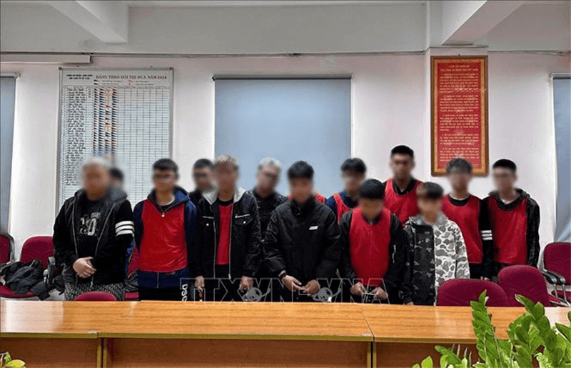 Bắt khẩn cấp 21 đối tượng để điều tra về hành vi “Gây rối trật tự công cộng” tại quận Long Biên, Hà Nội