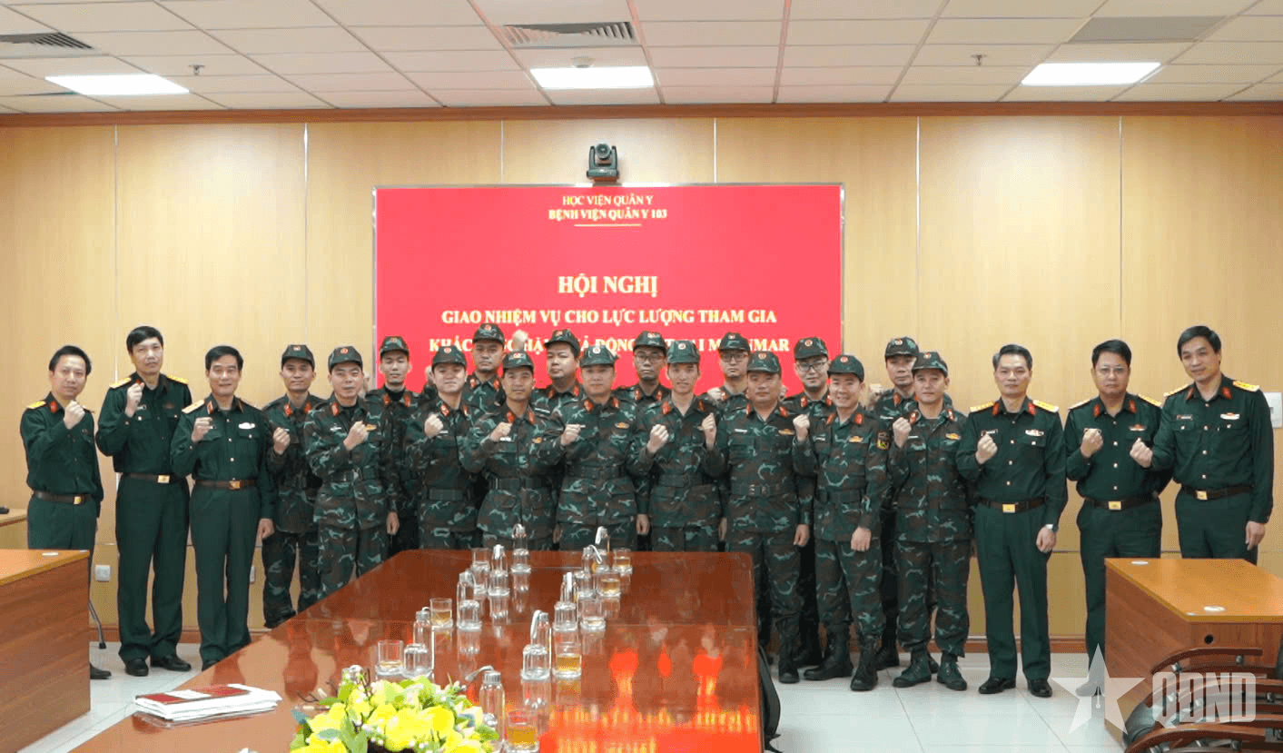 Bệnh viện Quân y 103 giao nhiệm vụ cho 16 đồng chí cán bộ tham gia cứu hộ, cứu nạn tại Myanmar