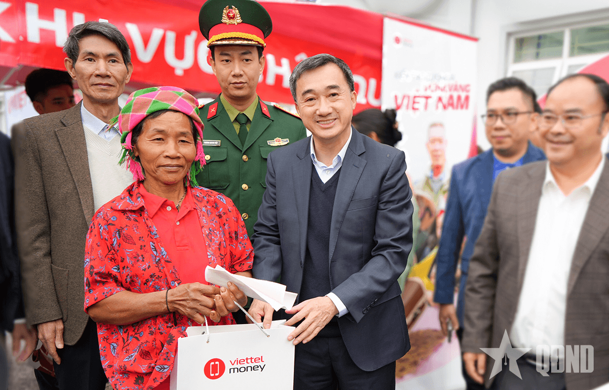 Viettel đồng hành cùng ngành y tế Việt Nam chăm sóc sức khỏe cộng đồng