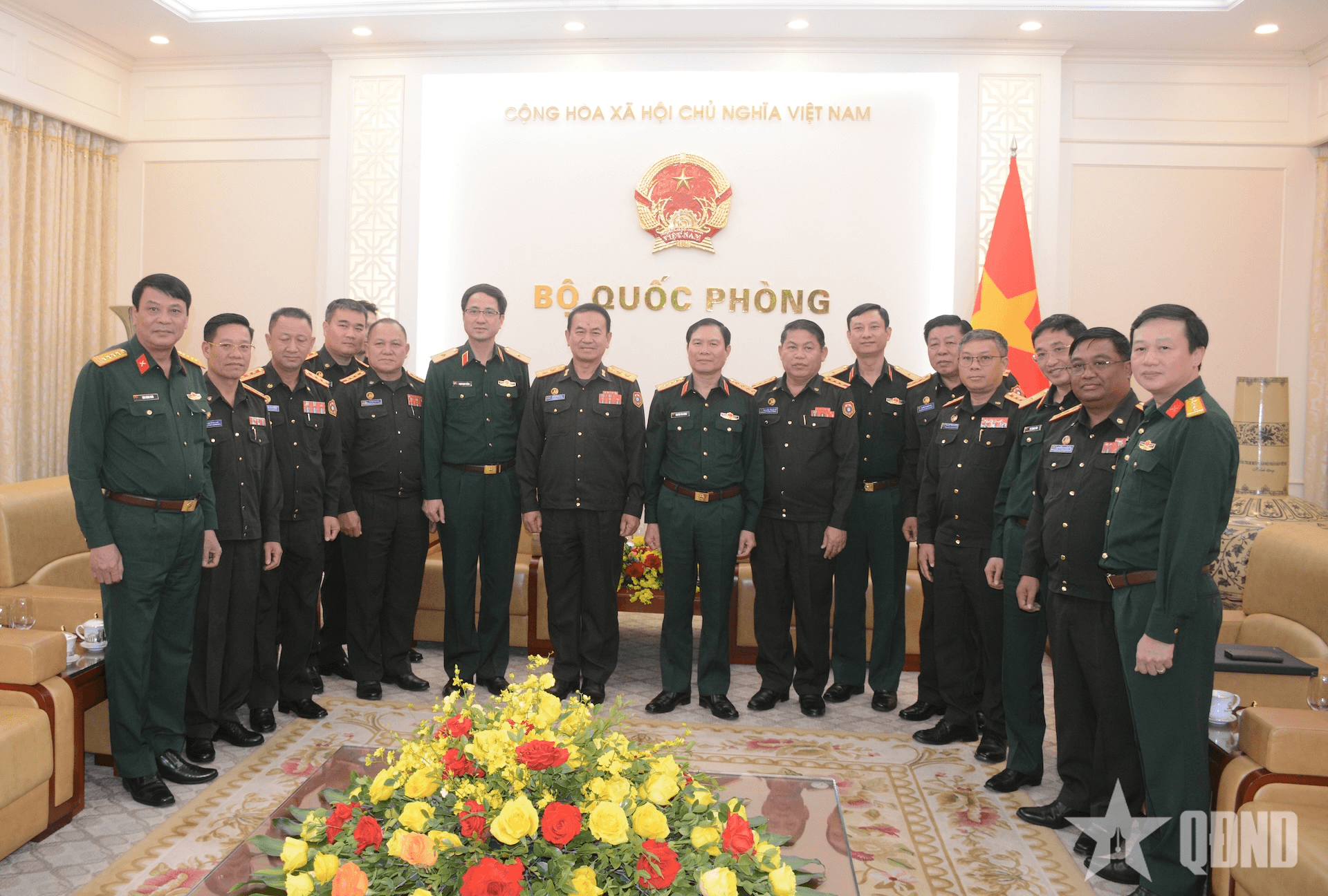 Đại tướng Nguyễn Tân Cương tiếp Phó tổng tham mưu trưởng Quân đội nhân dân Lào