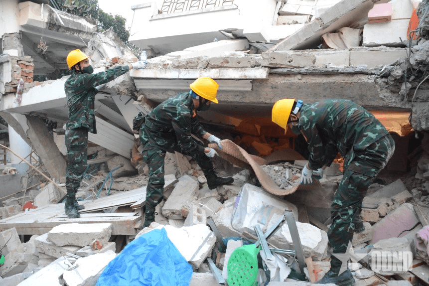 Đi vào vùng thảm họa
