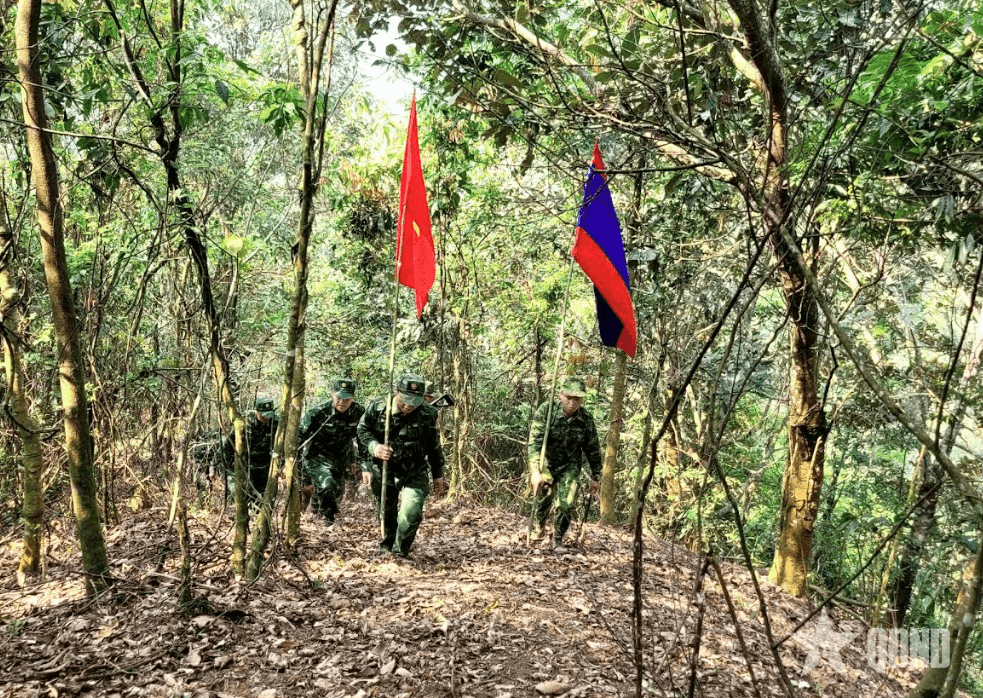 Bộ đội Biên phòng Nghệ An phối hợp tuần tra song phương với Biên phòng Lào