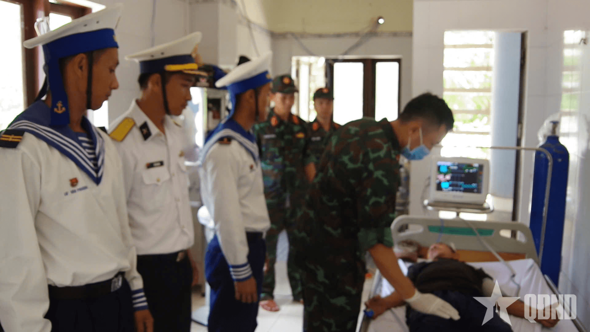 Bệnh xá đảo Trường Sa cấp cứu ngư dân Quảng Ngãi bị nạn trên biển