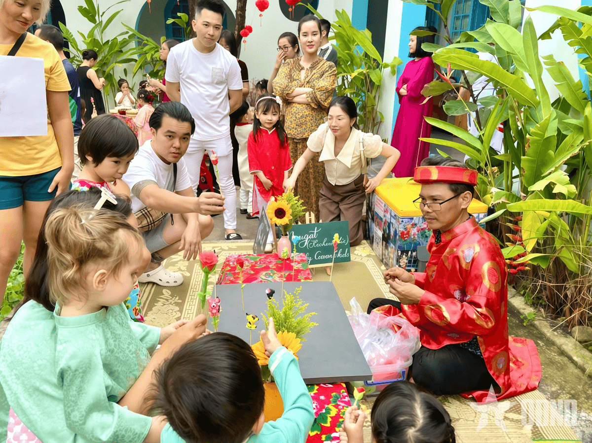 Nghệ nhân "thổi hồn" vào sắc màu dân gian
