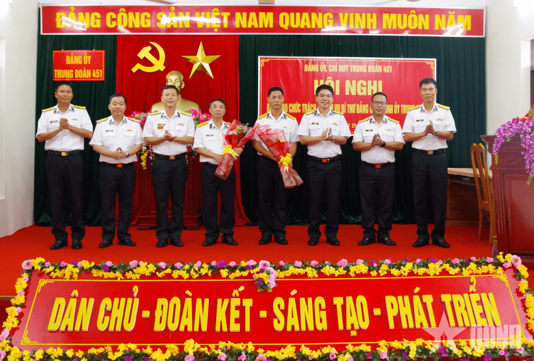Bàn giao chức trách, nhiệm vụ Bí thư Đảng ủy, Chính ủy Trung đoàn 451