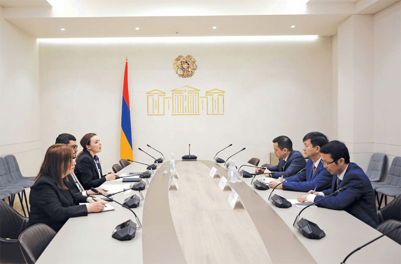 Tổng Thư ký Quốc hội Lê Quang Tùng  làm việc với Tổng Thư ký Quốc hội Armenia Davit Arakelyan