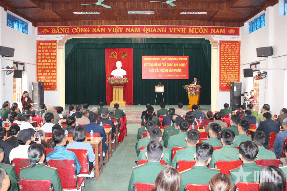 Quân khu 4 trao bằng “Tổ quốc ghi công” tại huyện Quỳnh Lưu, tỉnh Nghệ An