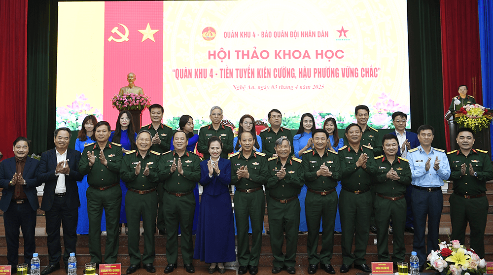 “Quân khu 4 - Tiền tuyến kiên cường, hậu phương vững chắc”