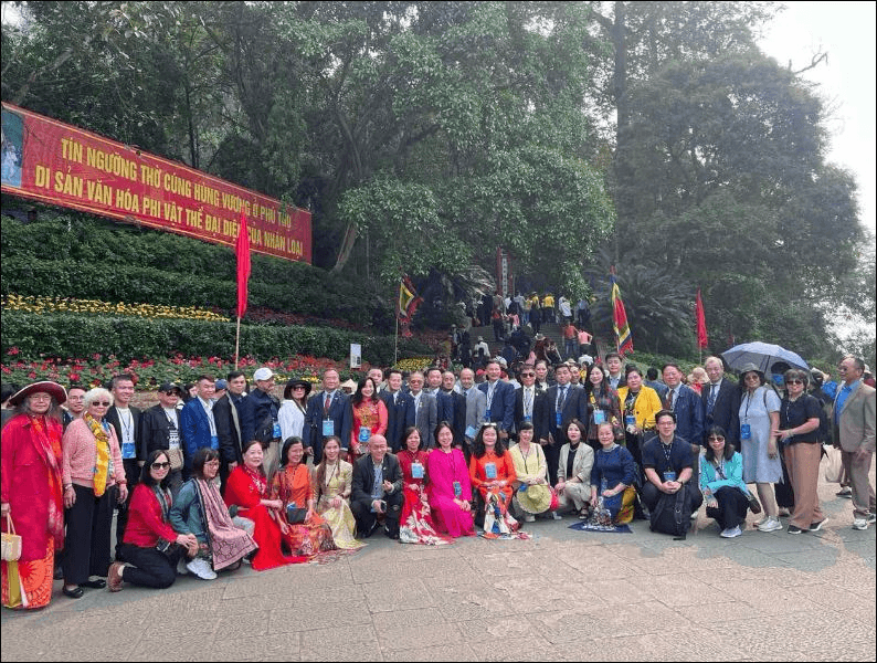 Đoàn kiều bào dâng hương Giỗ Tổ Hùng Vương, thăm và làm việc với tỉnh Phú Thọ, Tuyên Quang