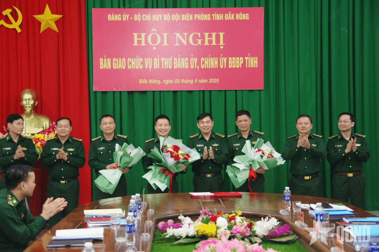 Bàn giao chức vụ Bí thư Đảng ủy, Chính ủy Bộ đội Biên phòng tỉnh Đắk Nông