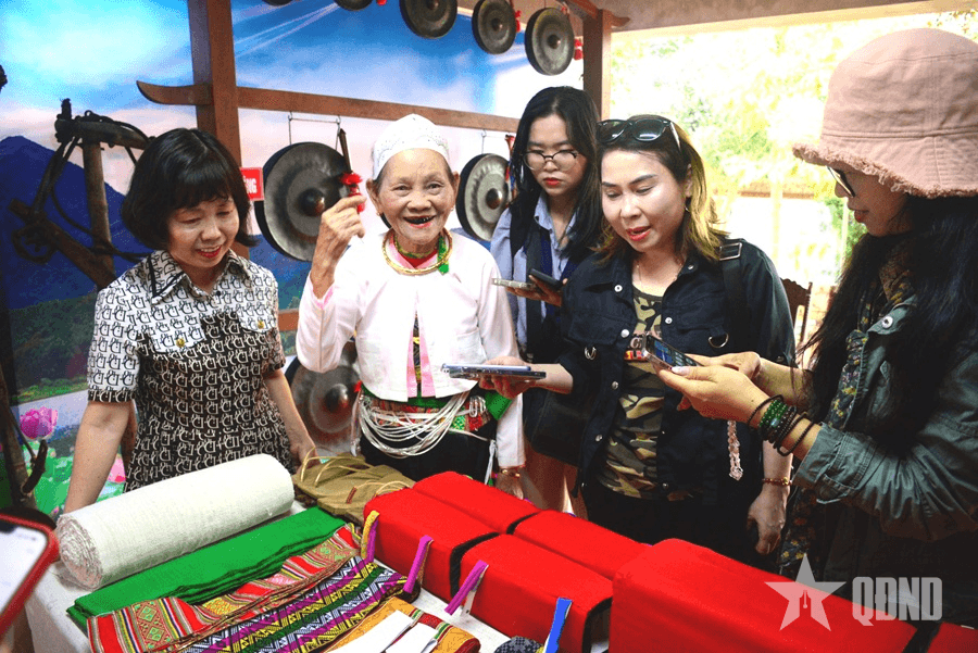 Về miền văn hóa Ba Vì