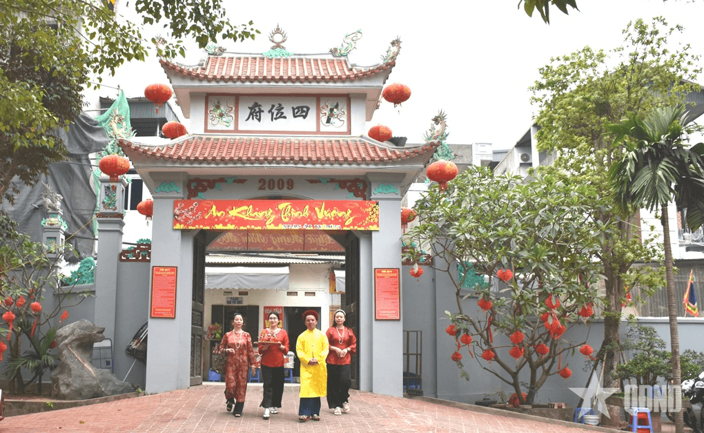 Đền Rừng linh thiêng ven sông Hồng