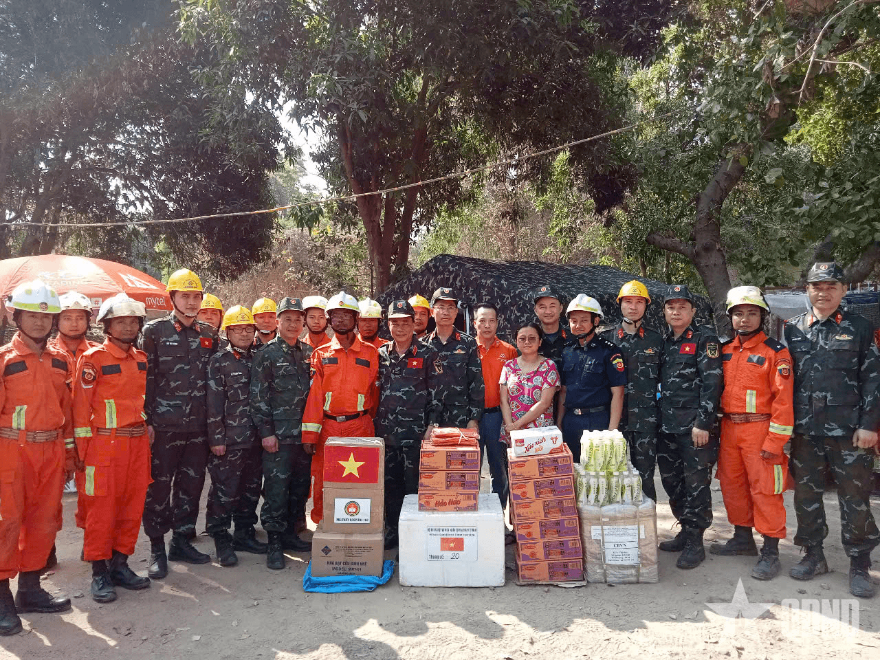 Món quà nhỏ và cả tấm lòng dành cho người bạn Myanmar
