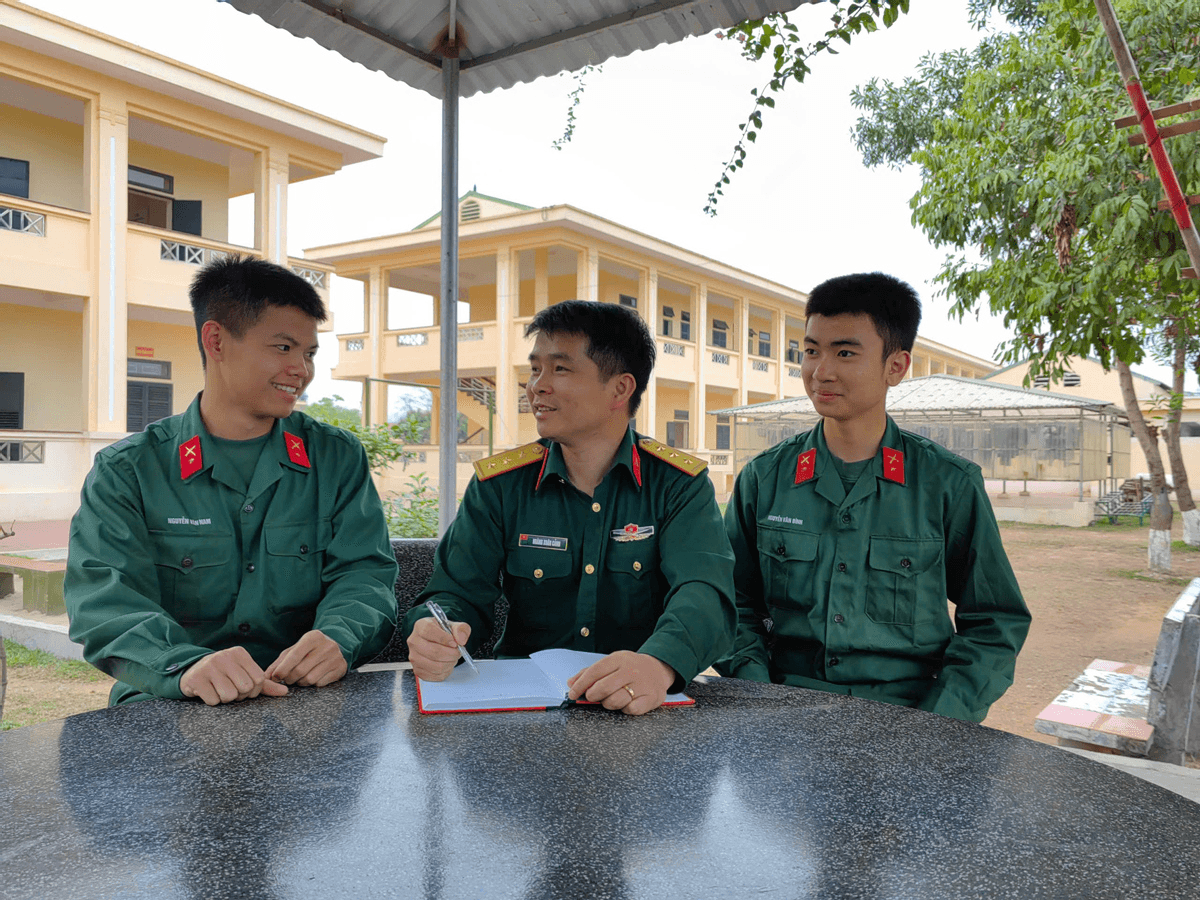 Chính trị viên mẫn cán