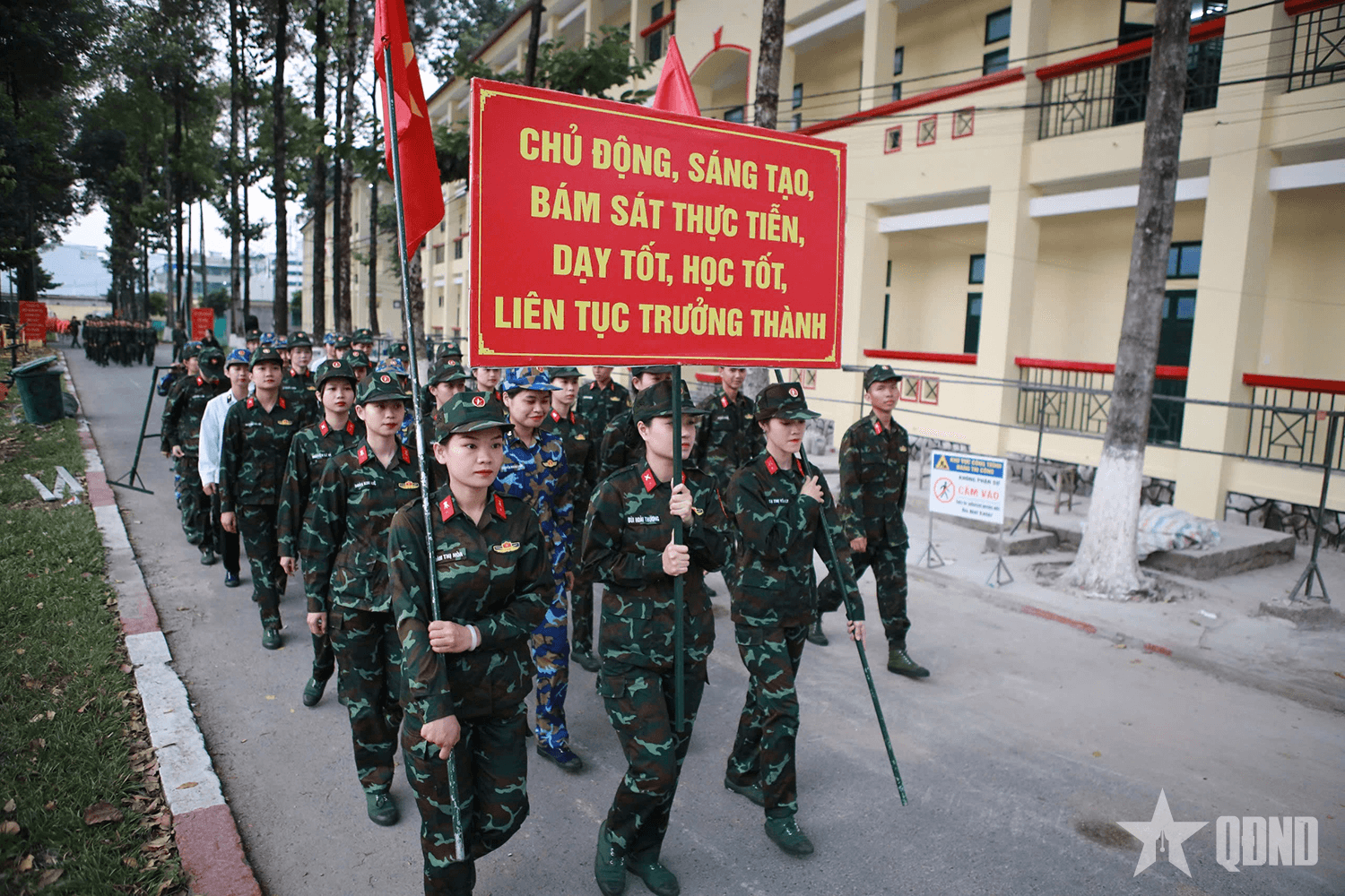 Nữ chiến sĩ mới trên thao trường