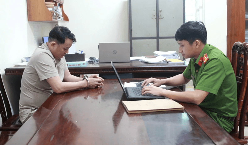 Khởi tố vụ án lái xe gây tai nạn nghiêm trọng rồi bỏ trốn ở Nghệ An