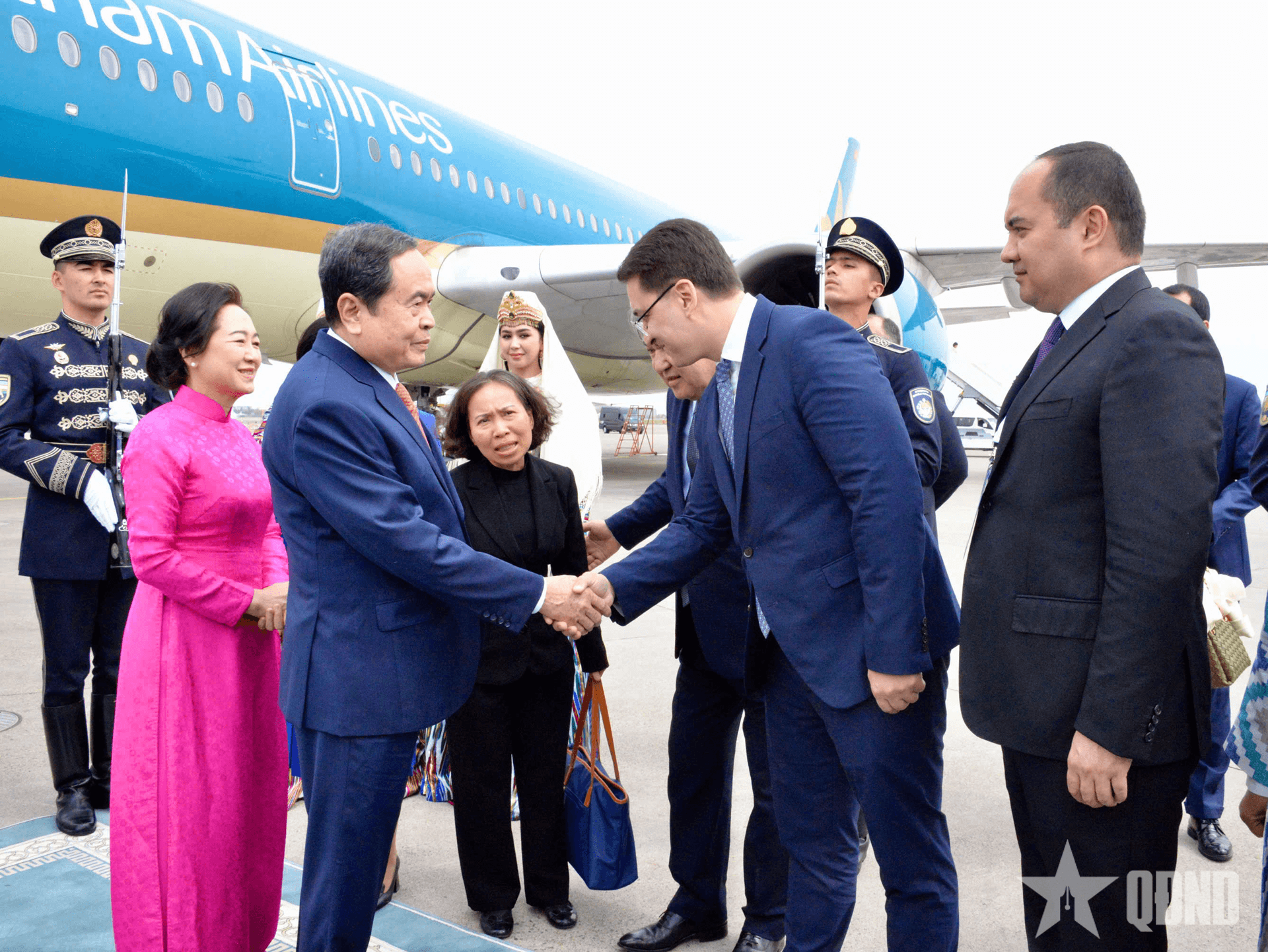 Chủ tịch Quốc hội Trần Thanh Mẫn tới Thủ đô Tashkent, dự IPU-150 và thăm chính thức Cộng hòa Uzbekistan