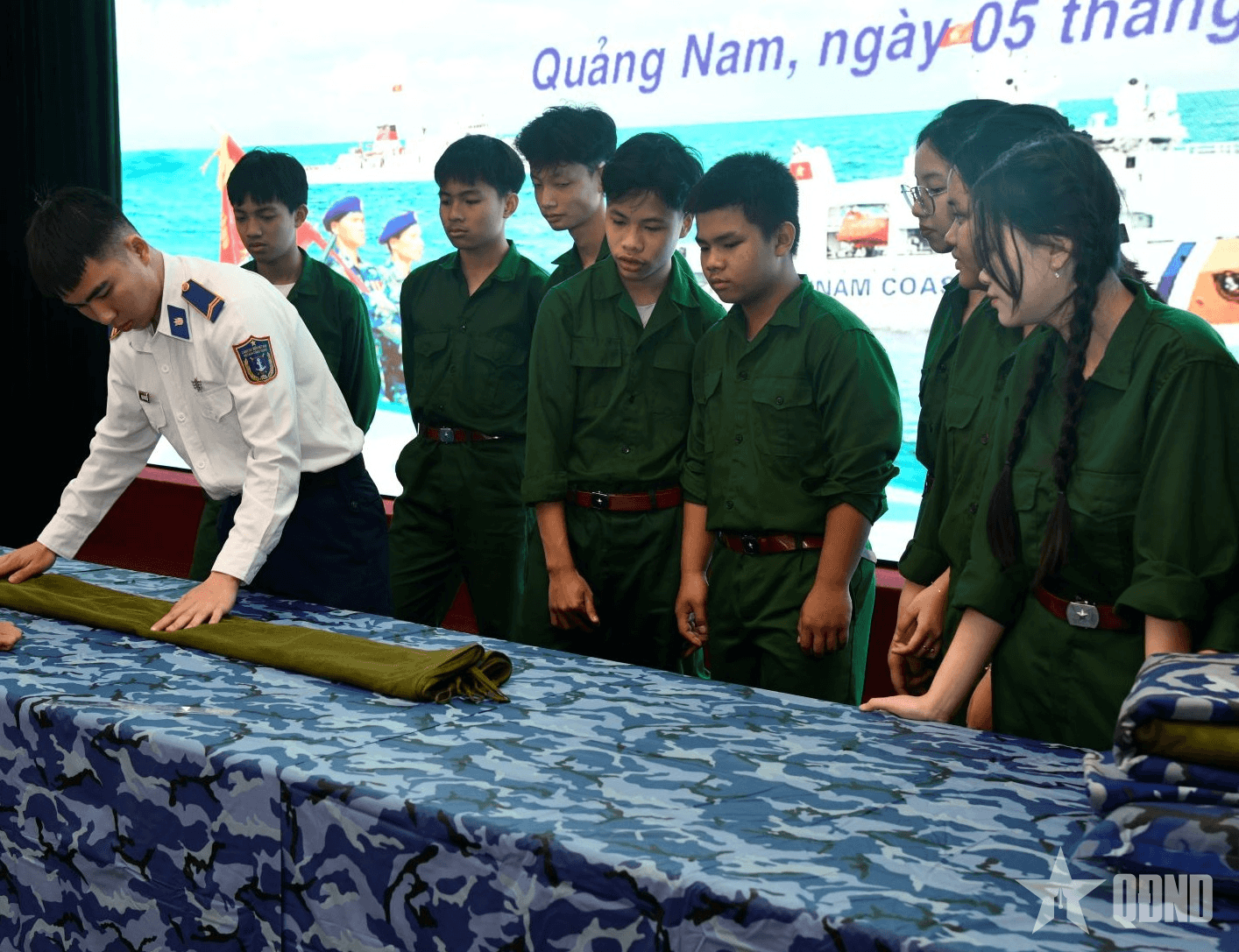 Vùng Cảnh sát biển 2: Vun đắp tình yêu biển, đảo quê hương