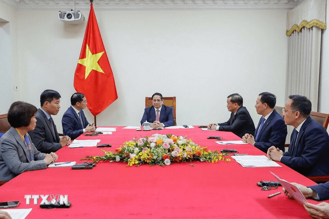 Thủ tướng Phạm Minh Chính điện đàm với Thủ tướng Malaysia Anwar Ibrahim
