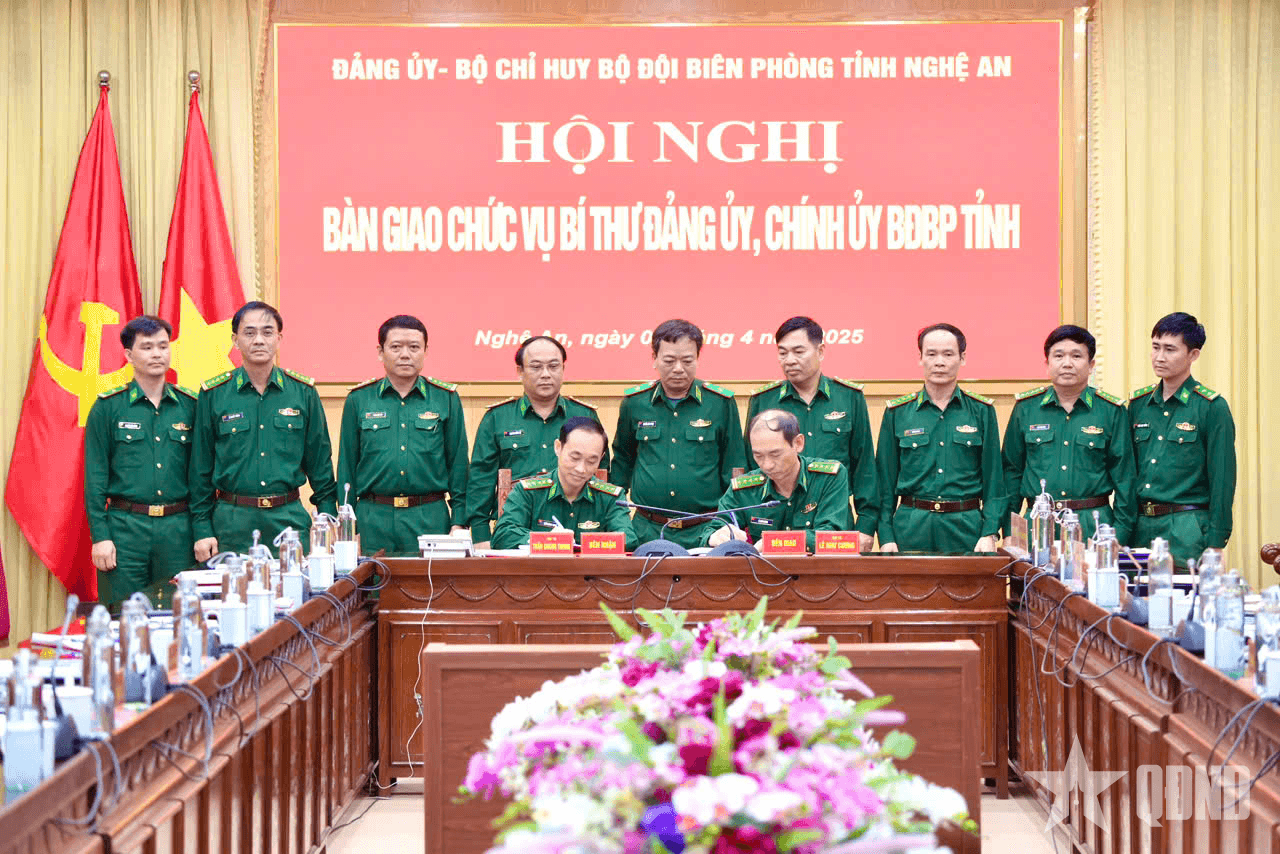 Bàn giao chức vụ Bí thư Đảng ủy, Chính ủy Bộ đội Biên phòng tỉnh Nghệ An