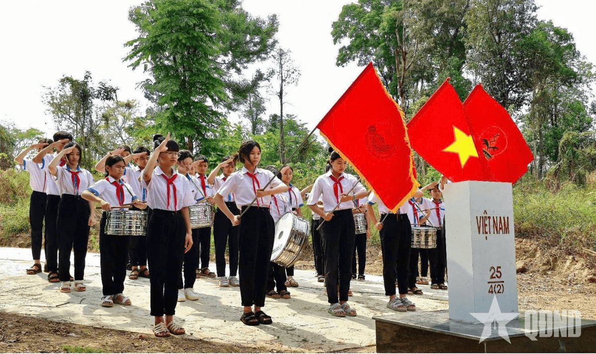 Đồn Biên phòng Ia Chía phối hợp tổ chức chương trình “Tiết học biên cương”