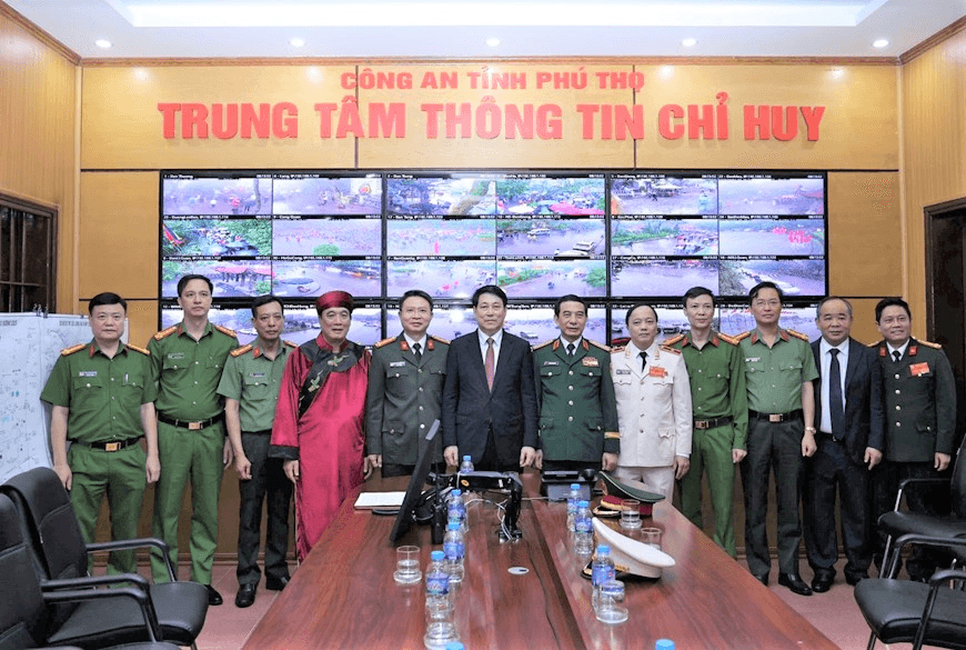 Chủ tịch nước Lương Cường thăm cán bộ, chiến sĩ Trung tâm Thông tin chỉ huy Công an tỉnh Phú Thọ