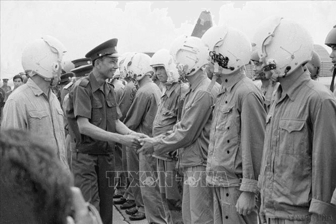 Đồng chí Khamtay Siphandone vun đắp quan hệ Việt - Lào