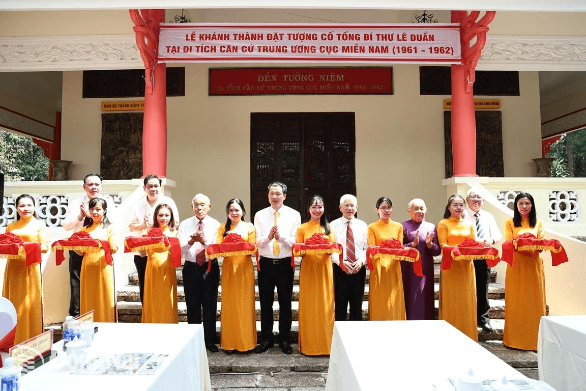 Khánh thành đặt tượng cố Tổng Bí thư Lê Duẩn tại Di tích Căn cứ Trung ương Cục miền Nam