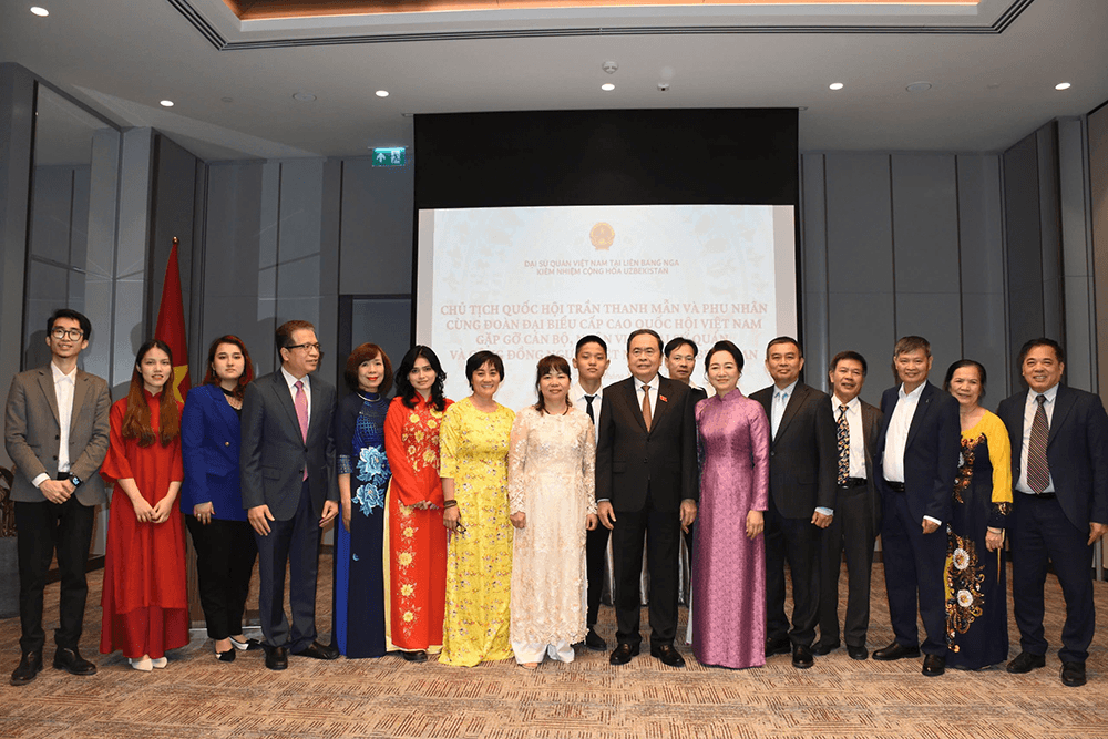 Chủ tịch Quốc hội Trần Thanh Mẫn gặp gỡ cộng đồng người Việt Nam tại Uzbekistan
