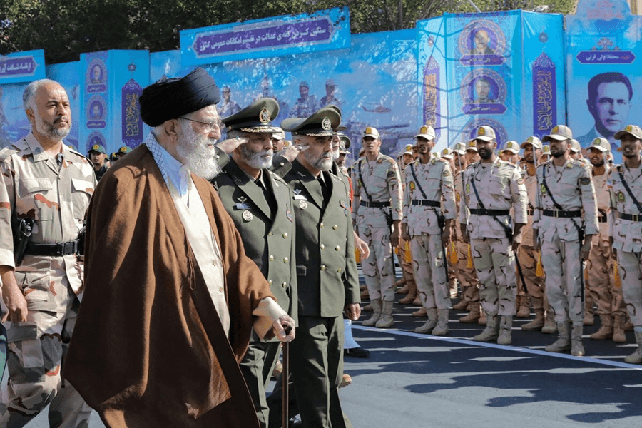Lãnh tụ Iran đặt quân đội vào tình trạng báo động toàn diện