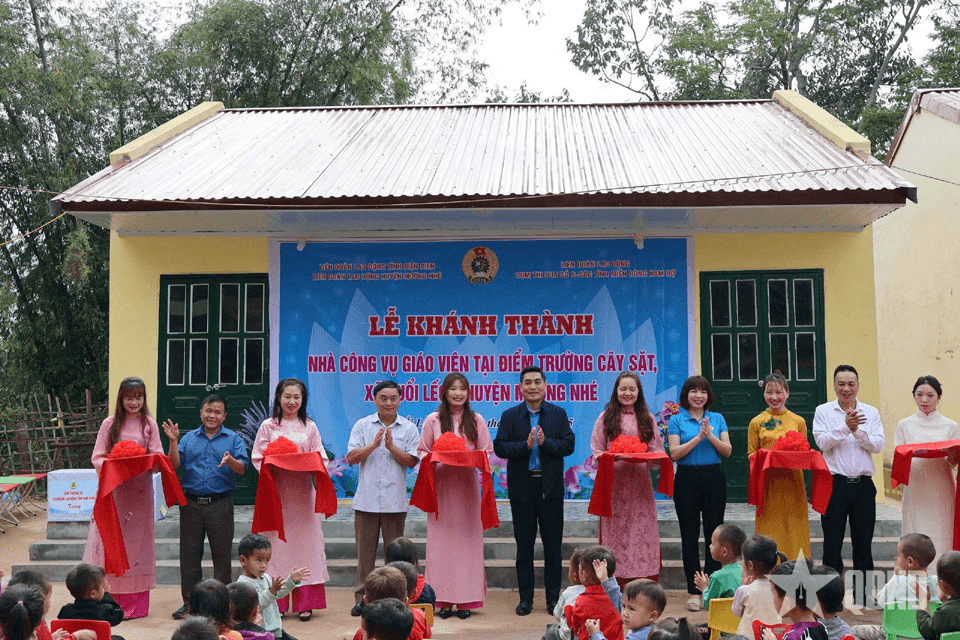 Điện Biên: Khánh thành, bàn giao nhà công vụ giáo viên