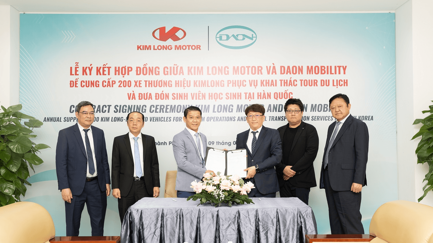 Doanh nghiệp ô tô Việt Nam lần đầu tiên xuất khẩu xe buýt điện qua thị trường Hàn Quốc