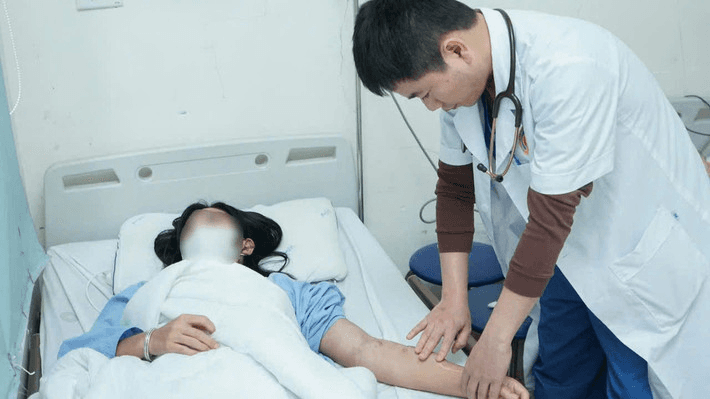 Can thiệp hẹp cầu nối AVF cho bệnh nhân suy thận