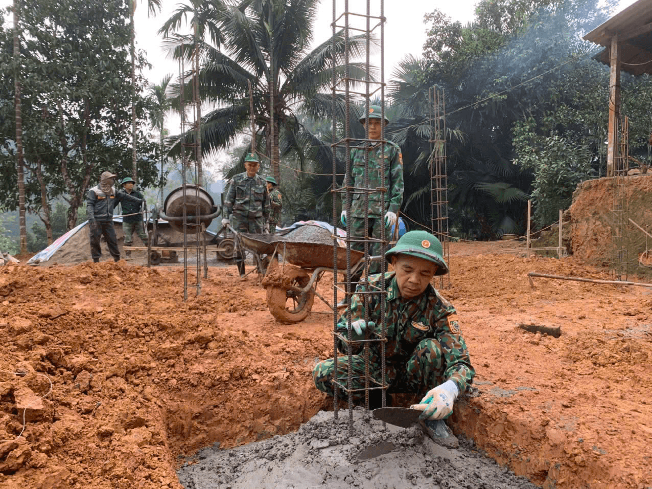 "Thợ cả Biên phòng" hai mươi năm xây nhà cho dân