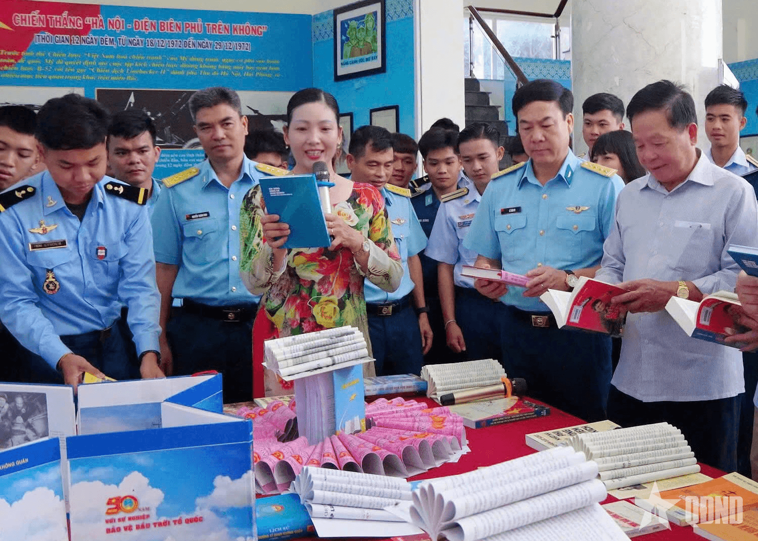Trường Sĩ quan Không quân tổ chức tọa đàm, giới thiệu cuốn sách “Những người thầy nơi giảng đường trên mây”